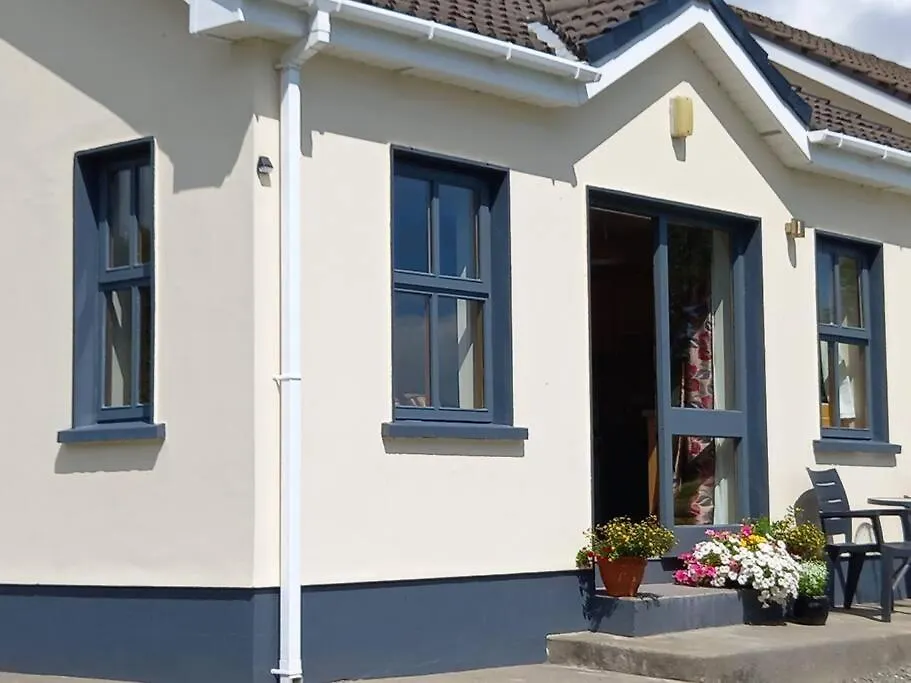 Cosy Cottage, Near The Sea, Glengarriff. Cork 0*,  Ireland